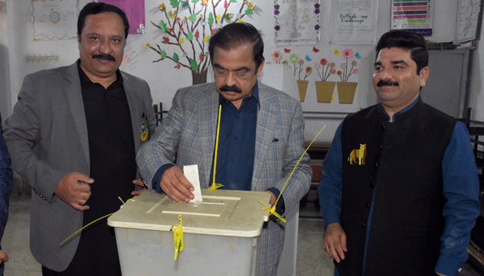 Advisor to the Prime Minister on Political and Public Affairs Rana Sana Ullah Khan casts his vote during the by-elections 2025 in Faisalabad on November 23, 2025. — APP