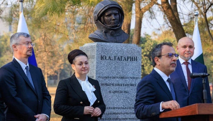 Power Minister Awais Leghari addressing the ceremony to unveil monument honouring Russian cosmonaut Yuri Gagarin at the Fatima Jinnah Park in F-9. — Facebook@russianembassypakistan