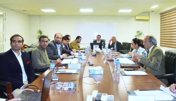 Muhammad Ali, Adviser to the Prime Minister on Privatisation, chairing the meeting of the Privatisation Commission (PC) Board. — PID/File