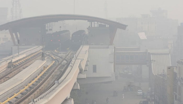 A view of heavy smog in the morning hours in Lahore on November 2, 2023. — Online