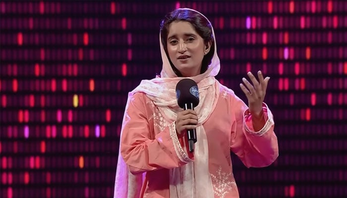 Faisalabad’s talented singer Hira Qaiser performing at Pakistan Idol. —Screengrab via YouTube@Pakistan_idol/File