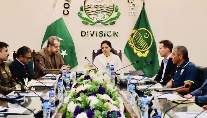Commissioner Lahore Marryam Khan  (centre) in a meeting with an Australian cricket delegation on December 9, 2025. — Facebook@commissionerlahoredivision