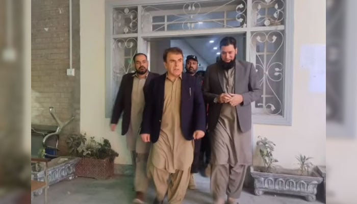 Peshawar Division Commissioner Riaz Khan Mahsud visits the Service Delivery Centre of the Deputy Commissioner’s Office Peshawar on December 9, 2025. — Screengrab via Facebook@Commissioner Peshawar Division, Peshawar