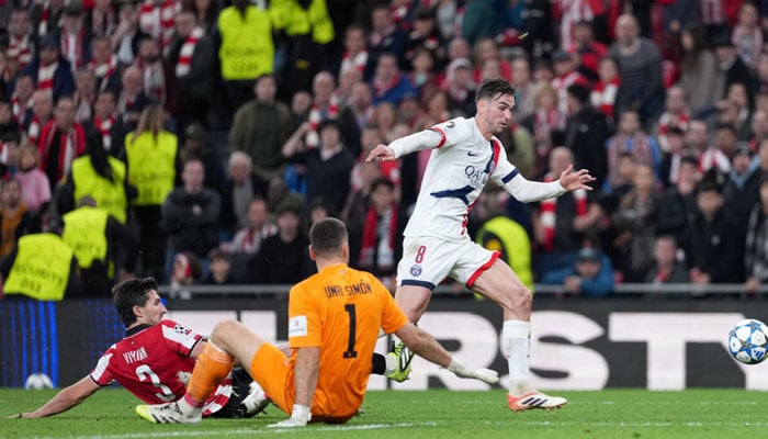 Unai Simon(centre) in action. —AFP/File