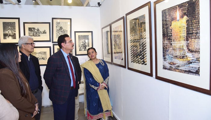 PU Vice Chancellor Prof Dr Muhammad Ali looks at the Sculpture and Graphic Design of Batch 2025 students theses organised by the College of Art and Design on December 11, 2025. — pu.edu.pk