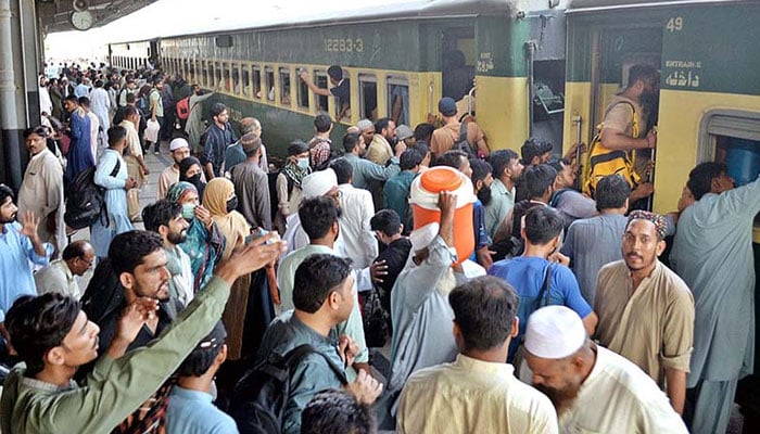 A large number of people boarding on train at Hyderabad Railway Station. — APP/File