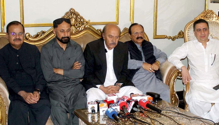 Sindh PPP President Nisar Ahmed Khuhro (centre), along with others, addresses to media persons during a press conference, in Hyderabad on December 14, 2025. — PPI