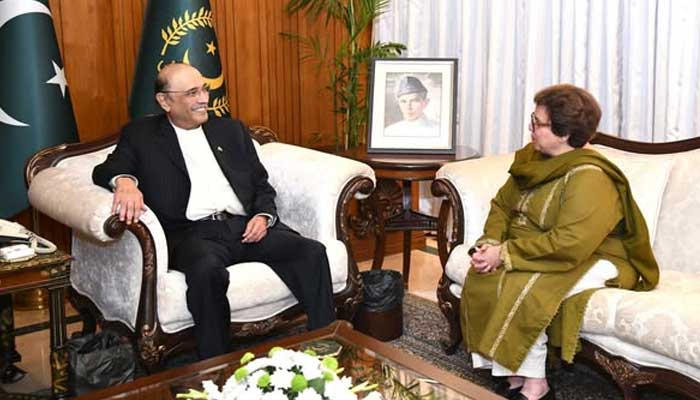 President Asif Ali Zardari talking to Ambassador-designate of Pakistan to Ireland Mariam Madiha Aftab at Aiwan-e-Sadr. — Facebook/@Bilawalhouse