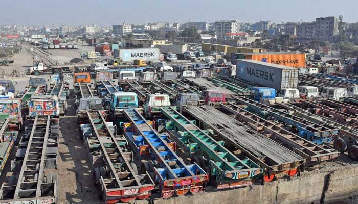 Trucks seen parked during strike called by Goods Transporters Association at Maripur road in Karachi on December 17, 2025. — Online