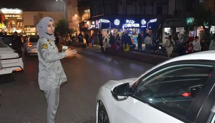 The image released on Nov 9, 2024 shows a lady officer of the Islamabad Traffic Police (ITP) regulating traffic in Islamabad. — Facebook@Islamabad Traffic Police