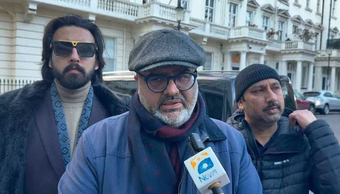 Former special assistant to ex-PM Imran Khan, Mirza Shahzad Akbar speaking to journalists outside High Commission in Knightsbridge, London.  — Reporter/Murtaza Ali Shah/File
