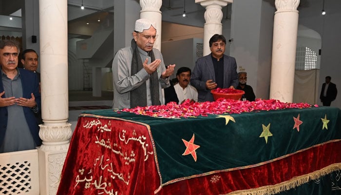 President Asif Ali Zardari pays his respects at the mausoleum of Shaheed Benazir Bhutto and Shaheed Zulfikar Ali Bhutto on December 29, 2025. — Facebook@Bilawalhouse