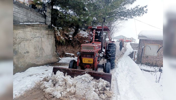 Rain, snowfall continue in parts of KP as mercury drops