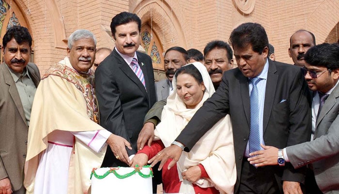 Khyber Pakhtunkhwa Governor Faisal Karim Kundi cuts the New Year 2026 celebration cake with the Christian community at St. Johns Cathedral Church in Peshawar on January 1, 2026. — NNI