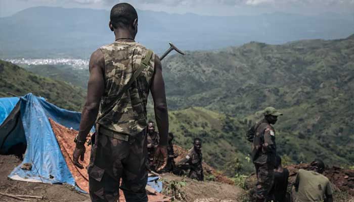 FARDC (Armed Forces of the DRC) soldiers dig trenches at a frontline military position above the town of Kibirizi, controlled by the M23 armed group. — AFP/File