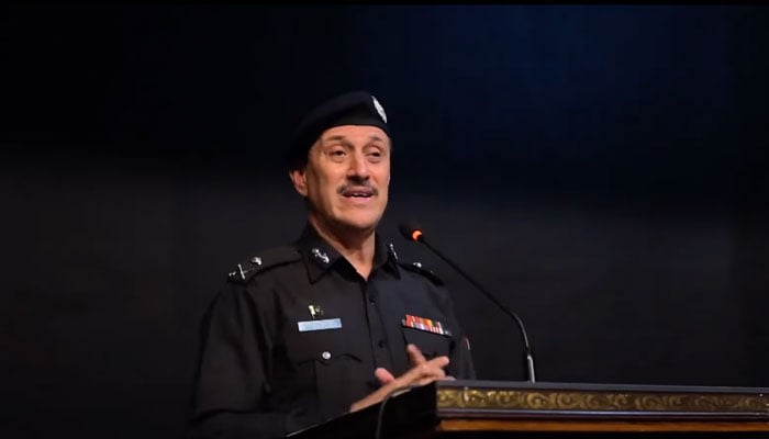 Karachi Additional Inspector General of Police (Additional IGP), Azad Khan, addresses police officers at the Arts Council of Pakistan on January 4, 2025. — Screengrab via Facebook@sindhpolicedmc