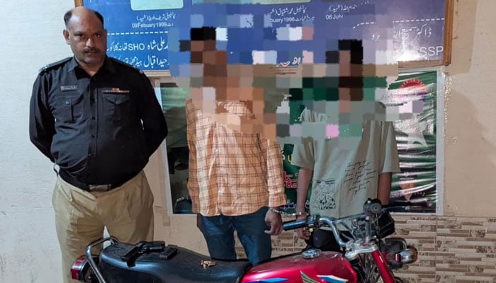 A police personnel pictured with the suspects who were arrested in Lyari on January 4, 2025. — Facebook@KarachiPoliceOfficial