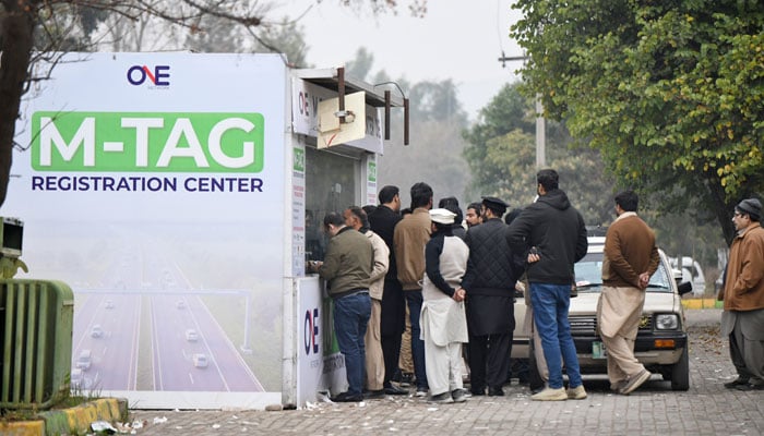 A long queue of commuters waiting for their turn to get M-TAG from a registration centre in Islamabad on December 31, 2025. — APP