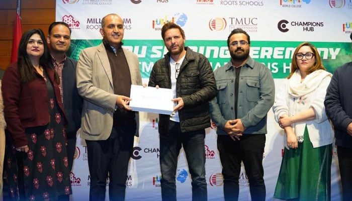 Legendary Pakistani cricketer and global sports icon, Shahid Khan Afridi (centre), visits TMUC Islamabad on January 8, 2025. — Facebook@tmucpk
