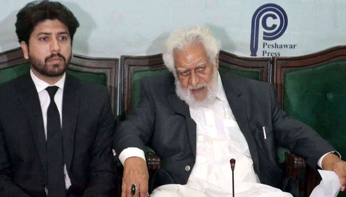 Senior lawyer and provincial president of Insaf Lawyers Forum Qazi Muhammad Anwar (right) addresses to media persons during a press conference at Peshawar press club on April 23, 2025. — PPI