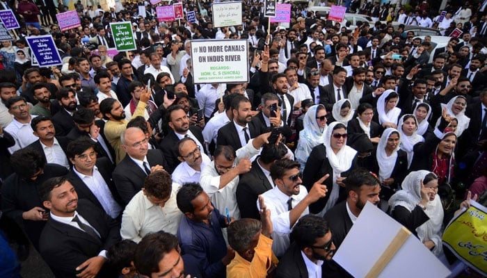 Lawyers protest against building new canals to draw additional water from the Indus River, anti-people policies decisions and amending the Irsa Act on March 14, 2025. — PPI