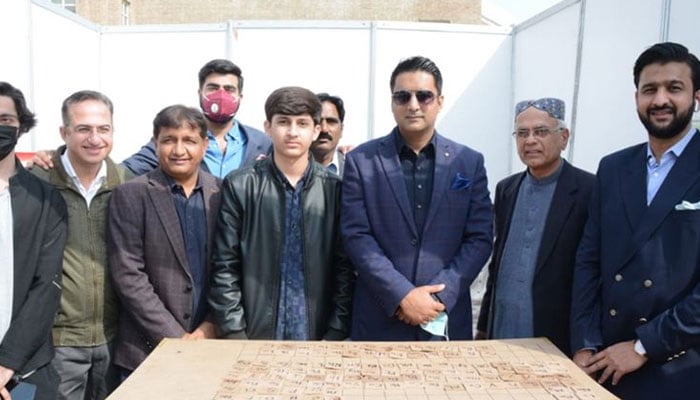 Rohan Khatwani (centre left) stands along with  Deputy Commissioner Islamabad Hamza Shafqaat (centre right). — Geo News/File
