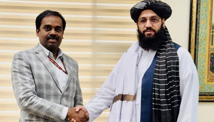 Chargé d’Affaires of the Embassy of the IEA in New Delhi Mufti Noor Ahmad Noor (right) shakes hands with Indias Joint Secretary of PAI Anand Prakash on January 12, 2026. — X@AFGEmbassyINDIA