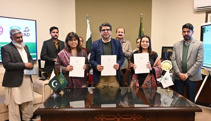 An image from a letter of intent (LoI) signing ceremony, PMYP, VSO Pakistan, and BARGAD on January 14, 2025. — Facebook@PMsYouthProgram