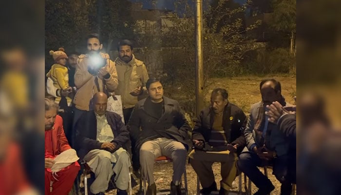 Chairman of the Clean and Green Islamabad Movement, Ahsan Zafar Bakhtawari (centre), visits the affected house in G-7 Islamabad on January 13, 2025. — Screengrab via Facebook@ahsan.bakhtawari.71