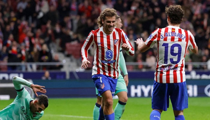 Antoine Griezmann’s free-kick helped Atletico Madrid squeeze past second-tier Deportivo La Coruna 1-0 on Tuesday to reach the Copa del Rey quarter-finals.—AFP/File