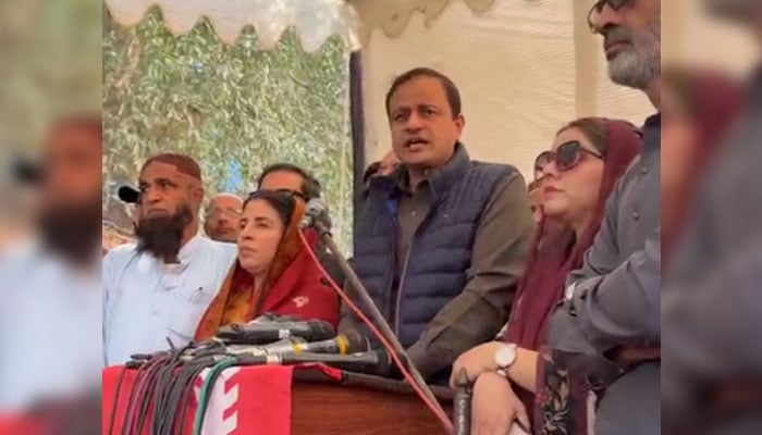 Karachi Mayor Barrister Murtaza Wahab speaks at the foundation-laying ceremony of the Jehangir Road (Guru Mandir to Teen Hatti) construction project on January 14, 2025. — Screengrab via Facebook@barristermurtazawahabofficial