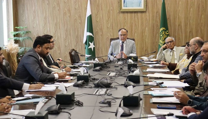 Federal Minister for Planning, Development & Special Initiatives, Professor Ahsan Iqbal, chairing a high-level meeting. —Ministry for Planning, Development and Special Initiatives website/File