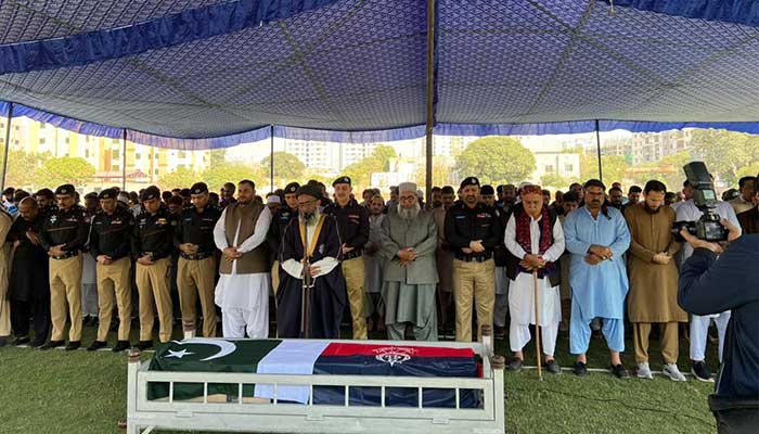 Funeral prayer of Constable Wajid Khan, who embraces martyrdom during an encounter in Karachis Metroville, is offered at Garden Headquarters South on January 17, 2026. — Facebook/@sindhpolicedmc