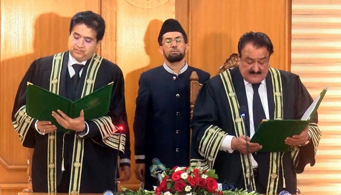 Chief Justice BHC Justice Muhammad Kamran Khan Malakhail (right) administers the oath of office to Justice Najamuddin Mengal (left) as a permanent judge of the Balochistan High Court during oath taking ceremony in Quetta on January 19, 2026. — PPI