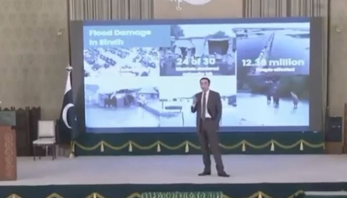 Chairman PPP Bilawal Bhutto Zardari interacting with audience at Awan e Saddar Islamabad. —Screengrab via Facebook@BilawalBhuttoZardariPk/File