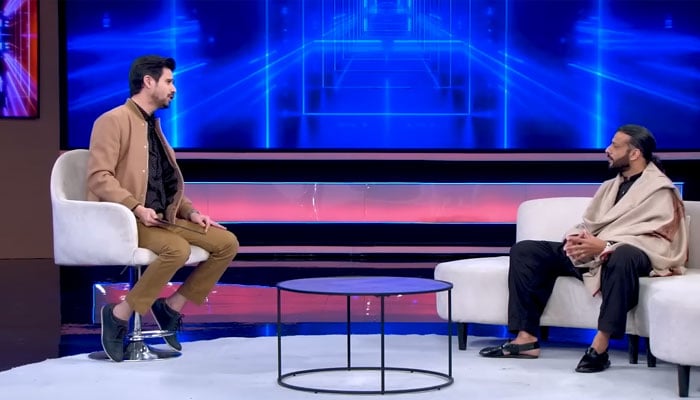 “Hansna Mana Hai” host Tabish Hashmi and Renowned auto businessman Sunil Munj. —Screengrab via YouTube@GeoHasnaManaHai/File