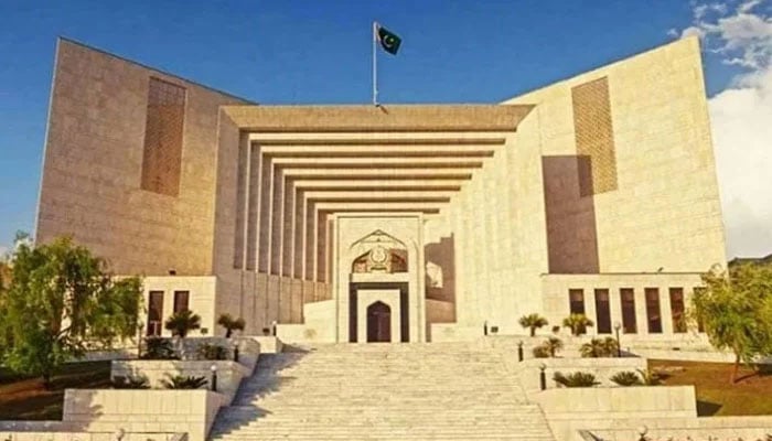 Supreme Court building with gavel symbolizing legal authority in Pakistan