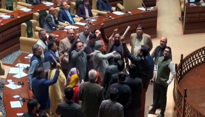 Opposition again demands judicial inquiry into Gul Plaza fire