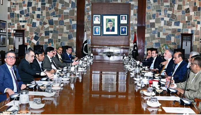 Sindh Chief Minister Syed Murad Ali Shah and Chairman National Accountability Bureau (NAB), Lt. Gen (Rtd) Nazir Ahmed, meet along with their respective teams to forge a `collaborative drive against fraud of state land in Sindh’, January 28, 2026.—Facebook@SindhCMHouse