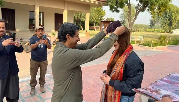 Former Sindh minister Aqib Khan Jatoi presenting traditional Sindhi cap to the US acting ambassador Ms Natalie A Baker, January 29, 2026. — Facebook@National Peoples Party