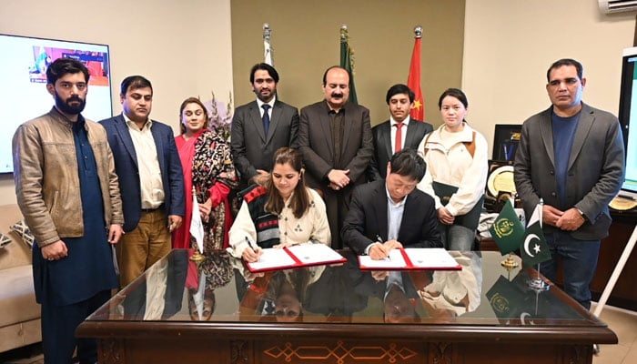 Chairman Prime Minister’s Youth Programme (PMYP) Rana Mashhood Ahmad Khan witnesses the LoI signing ceremony on January 30, 2026. — APP