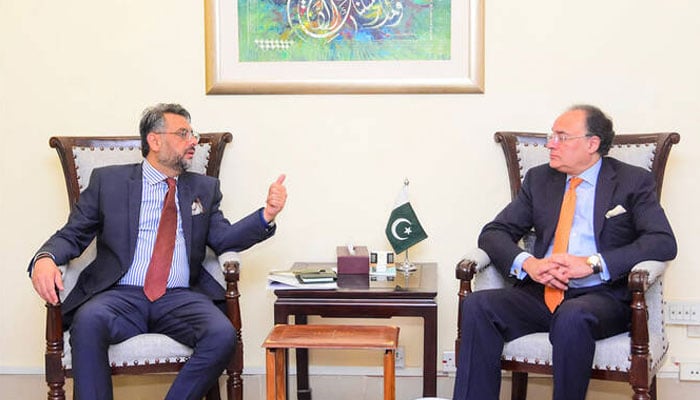 Federal Minister for Finance and Revenue Muhammad Aurangzeb meeting with Khyber Pakhtunkhwa (KP) Finance Adviser Muzzammil Aslam in Islamabad on February 3, 2026. —Finance Ministry
