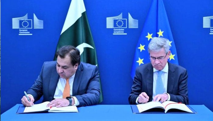 Pakistani and EU officials sign the Tariff Rate Quota (TRQ) Apportionment Agreement to ensure continuity and legal certainty in bilateral trade after the UK’s EU exit. — APP