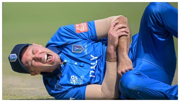 Italy captain Wayne Madsen grimaces in pain after dislocating his shoulder while fielding against Scotland. —AFP
