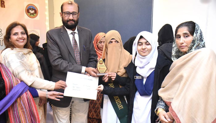Renowned educationist Javed Mughal, Principal, Professor Shazia Wazir, give certificate to the prize winner of the Flower Arrangement competition at IMCG I-14/3 on February 9, 2026. — INP