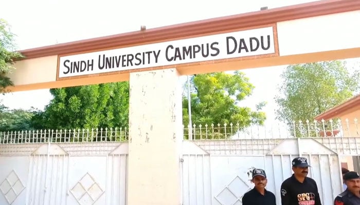Sindh University’s Dadu campus entrance can be seen in this screengrab. — YouTube@sindhuniversitycampusdadu9923/File