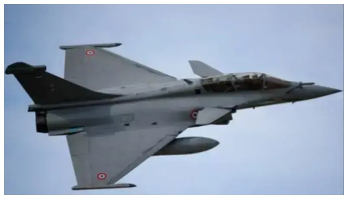 A French Air Force Rafale fighter performs during a presentation of the French Air and Space Army at the BA 105 Evreux-Fauville Air Force Base, France, October 15, 2020. —Reuters/File