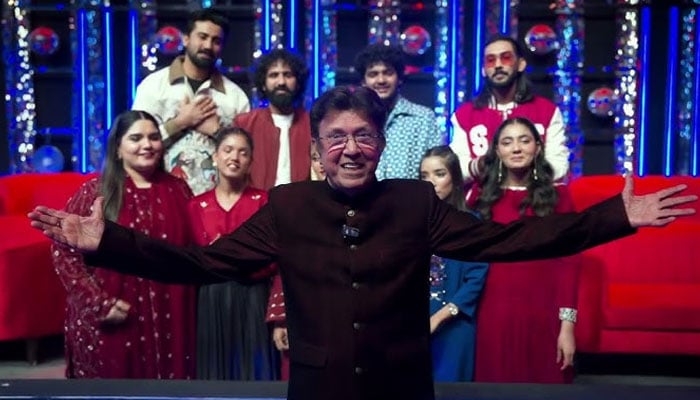 A legendary singer, Alamgir, is seen on Pakistan Idol. — Screengrab via YouTube@Pakistan_idol