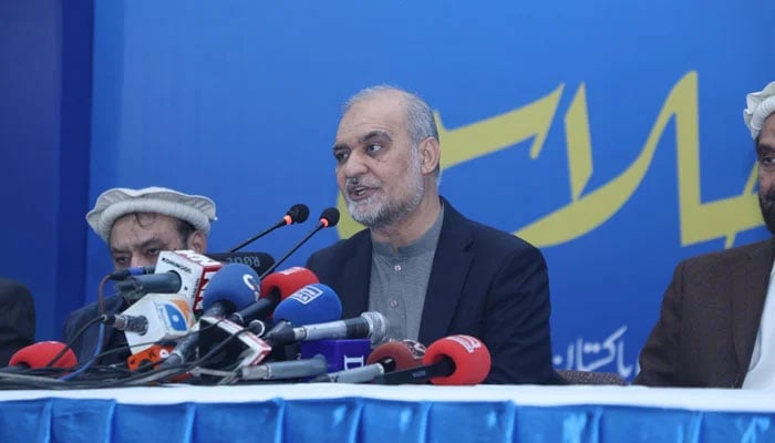 Jamaat-e-Islami Pakistan Emir Hafiz Naeem-ur-Rehman addresses a press conference at Mansoorah on December 30, 2025. — Facebook@HafizNaeemRehman