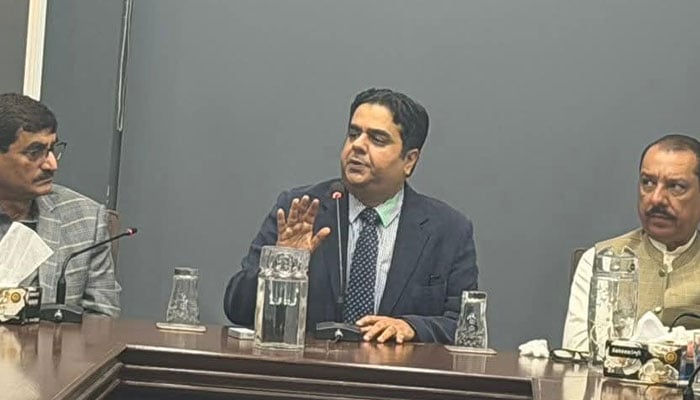 Chairman of Sindh Irrigation and Drainage Authority (SIDA), Qabool Muhammad Khatian, speaks during a meeting. — X@Kabool_khatian/File